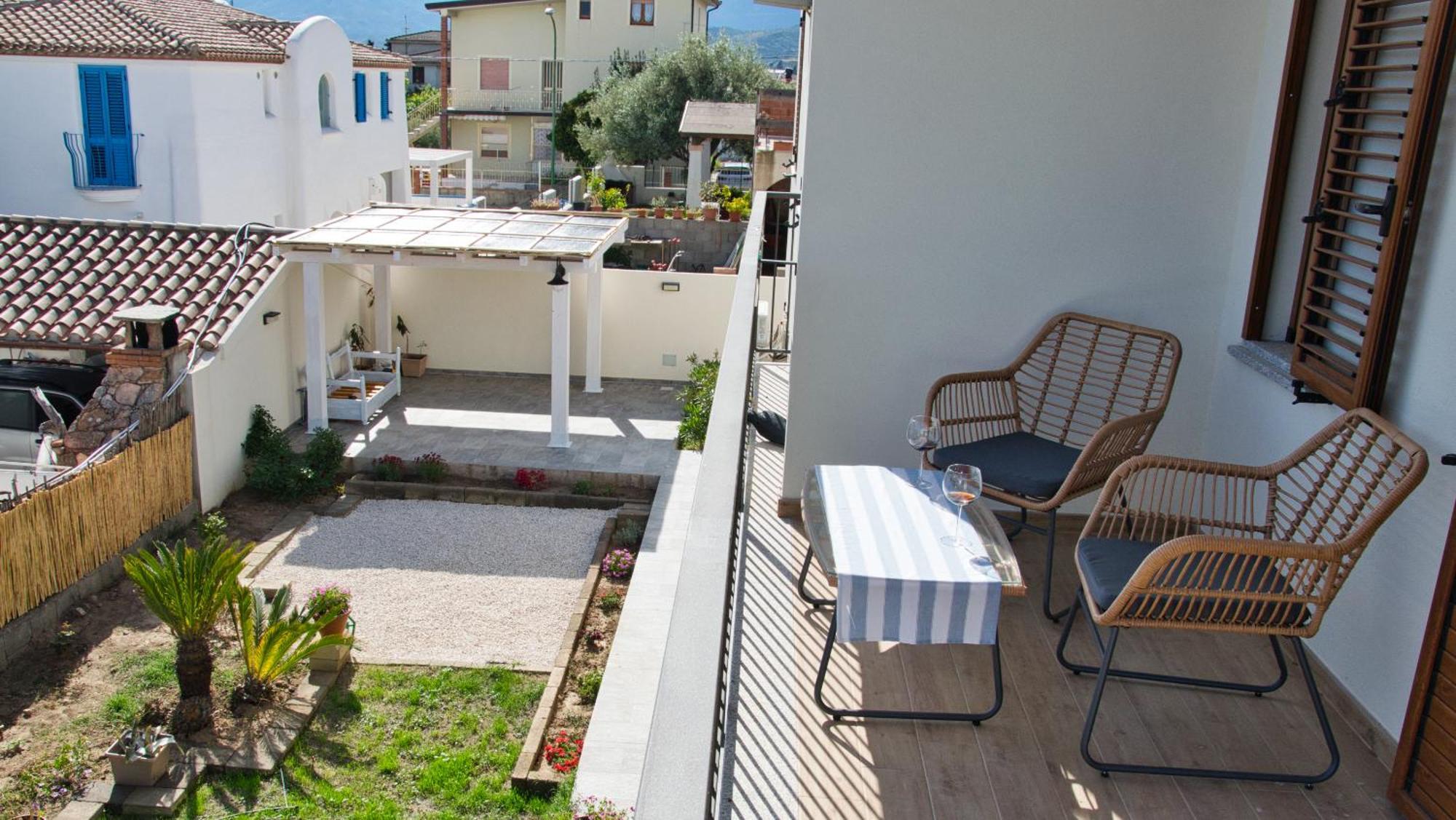 Dommu Livia Hotel Lotzorai Buitenkant foto