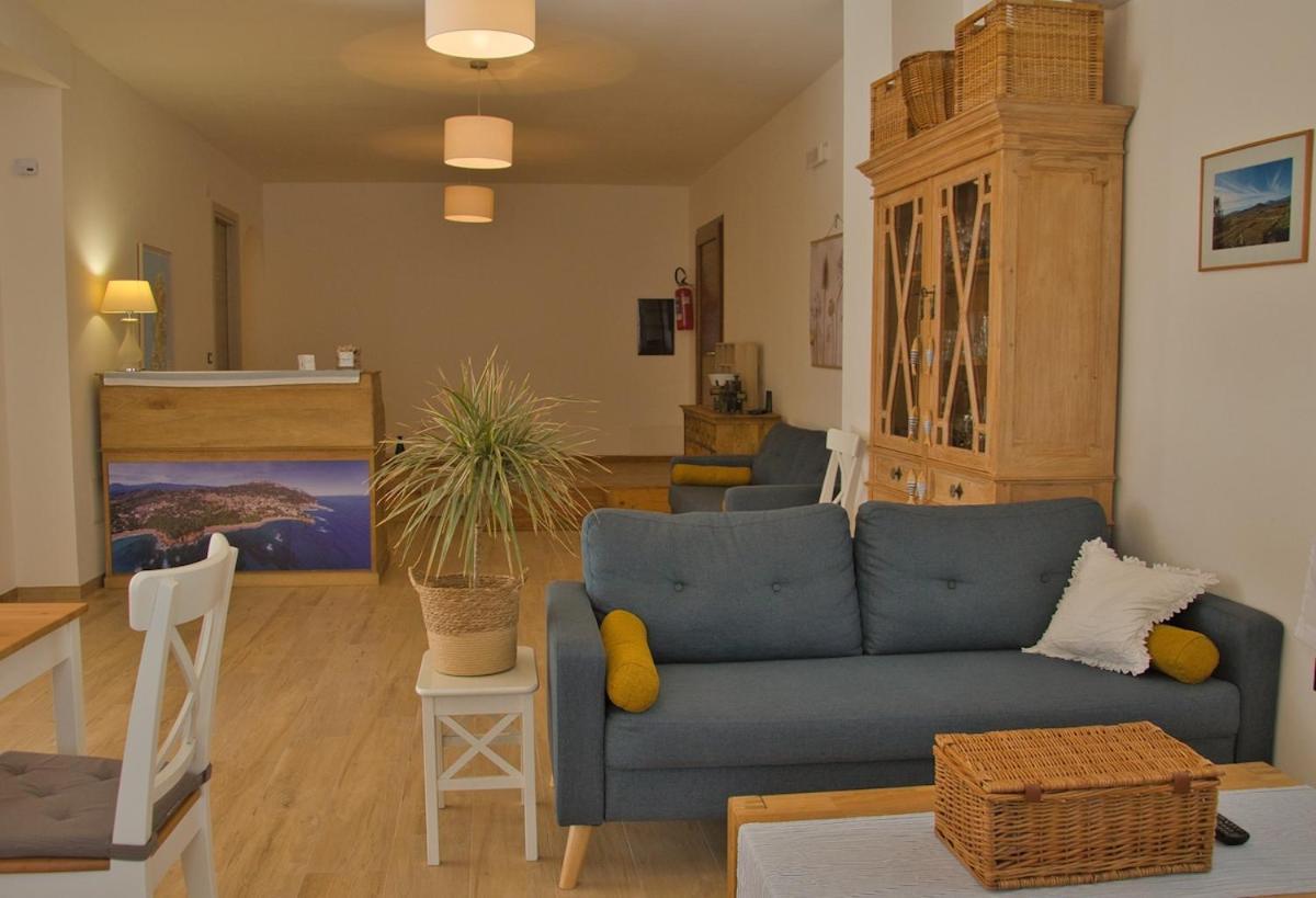 Dommu Livia Hotel Lotzorai Buitenkant foto