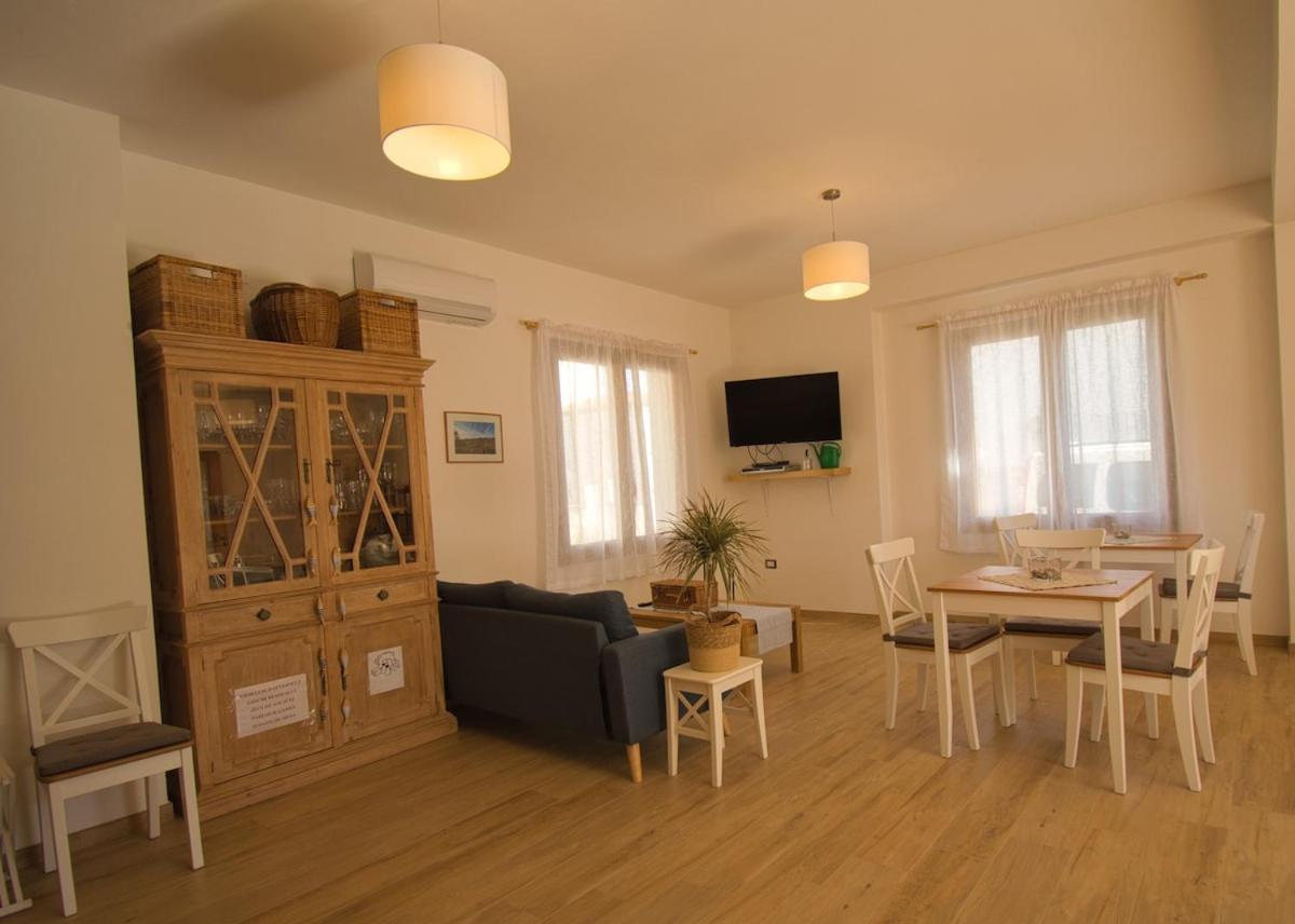 Dommu Livia Hotel Lotzorai Buitenkant foto