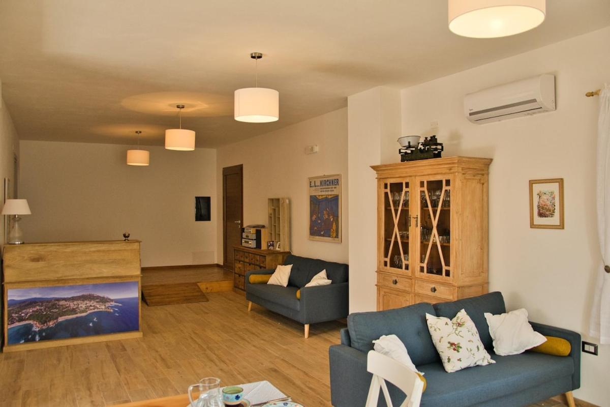 Dommu Livia Hotel Lotzorai Buitenkant foto